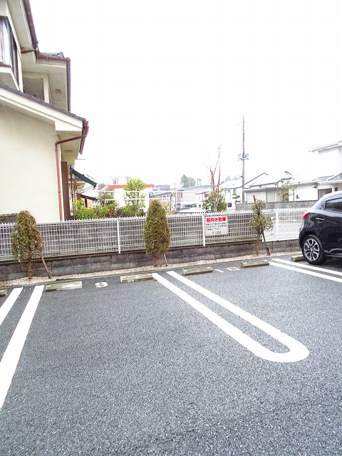 22/28 駐車場