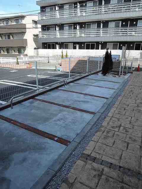 18/28 エントランス