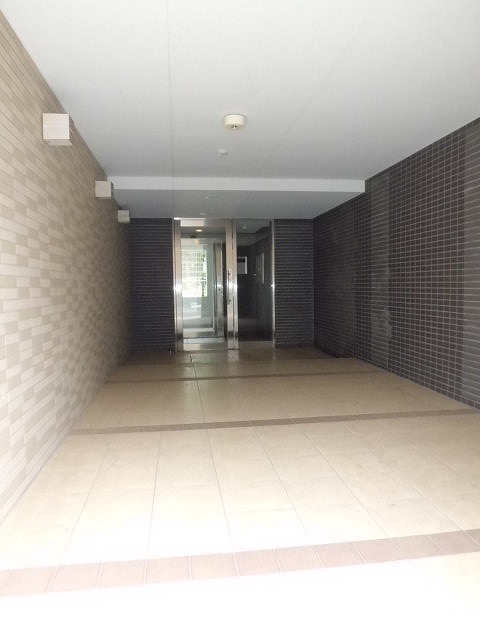 16/27 エントランス