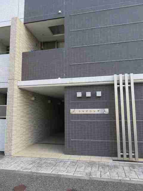 17/27 エントランス