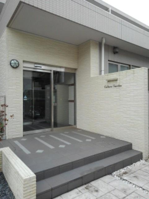 20/30 エントランス