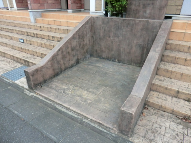 21/30 エントランス