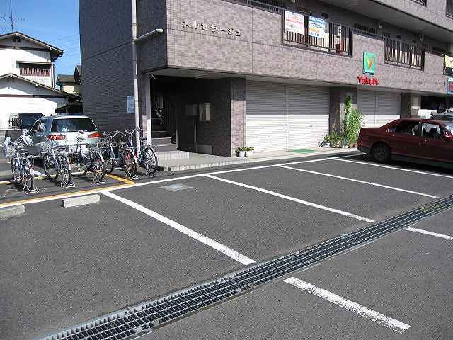 14/23 駐車場