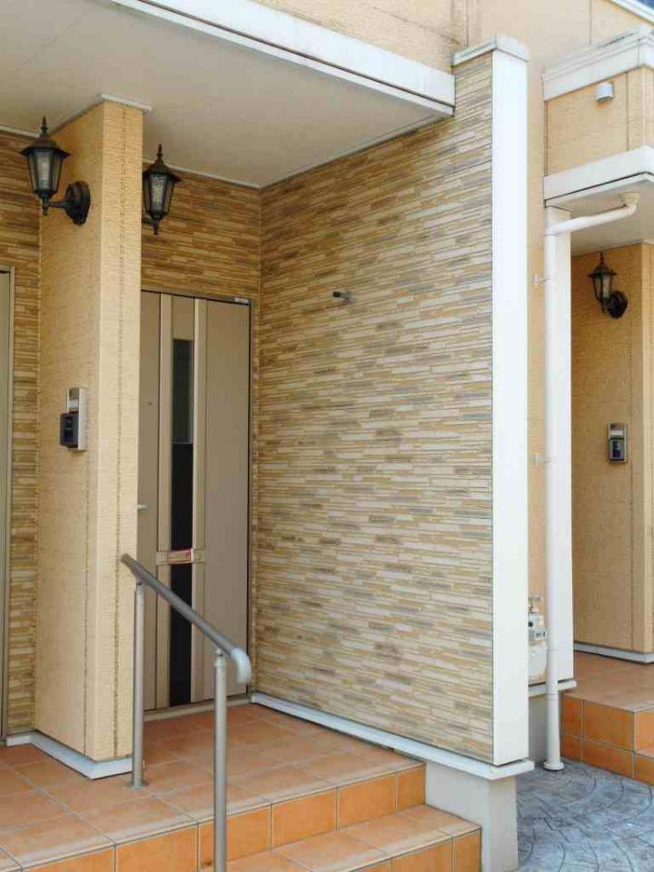 18/27 エントランス