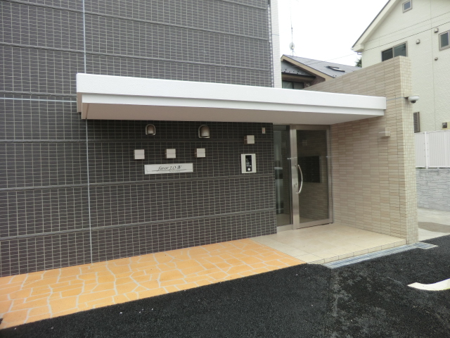 21/30 エントランス