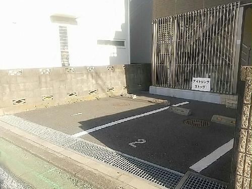 13/14 駐車場