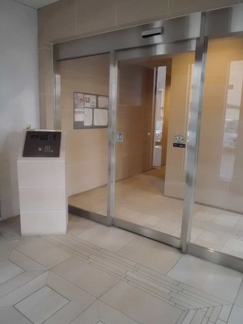 20/30 エントランス