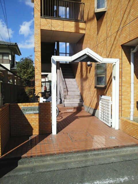 21/30 エントランス