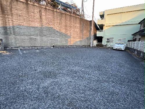 13/14 駐車場