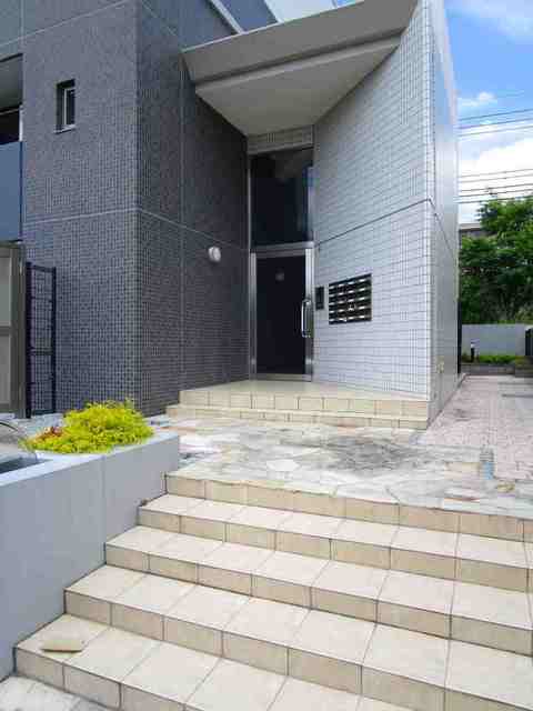 17/27 エントランス