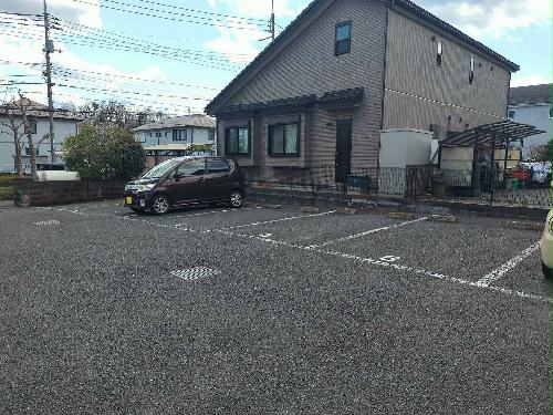 13/13 駐車場