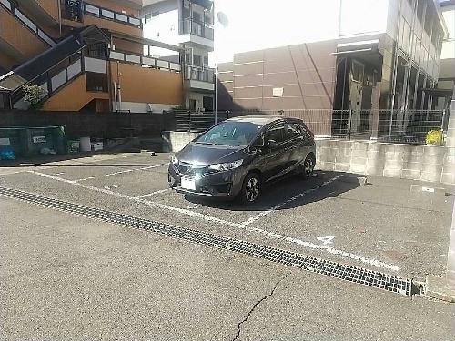 14/14 駐車場