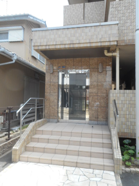 17/18 エントランス