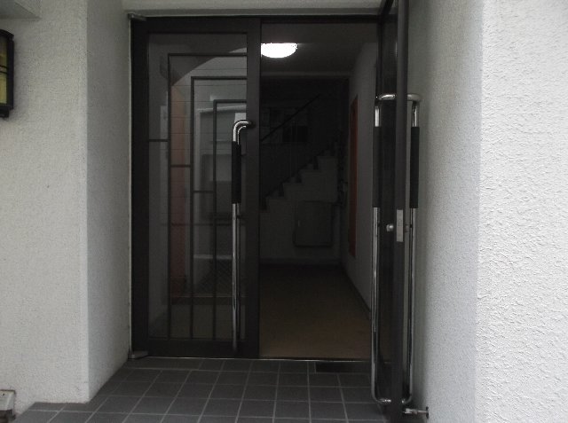 20/23 エントランス