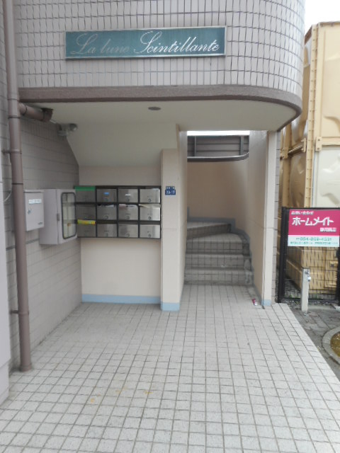 18/20 エントランス