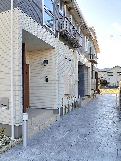 16/23 エントランス