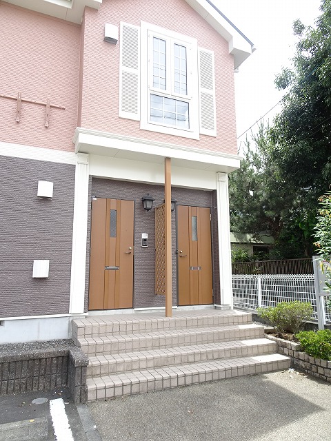 22/28 エントランス