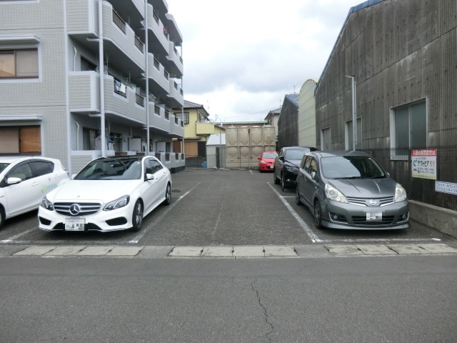 22/29 駐車場