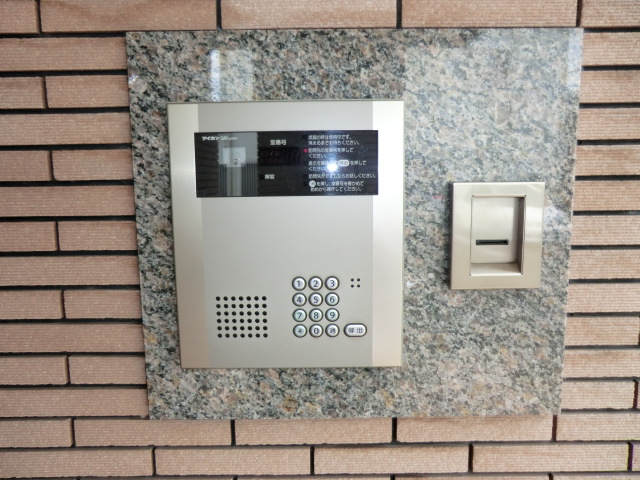 22/23 エントランス