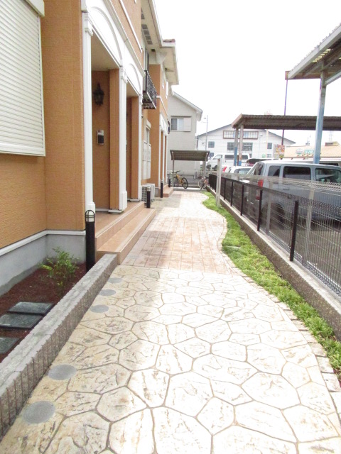 22/28 エントランス