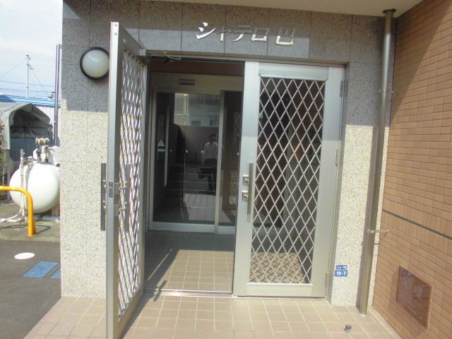 21/22 エントランス