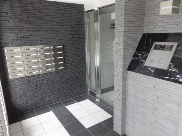 22/28 エントランス