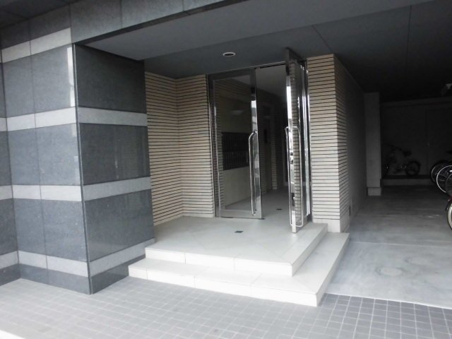 20/23 エントランス