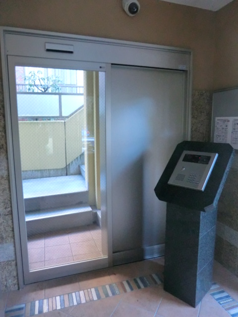 21/26 エントランス