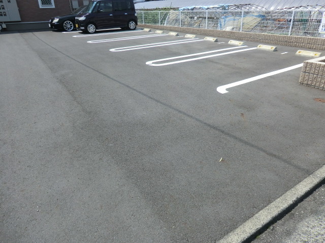 22/28 駐車場