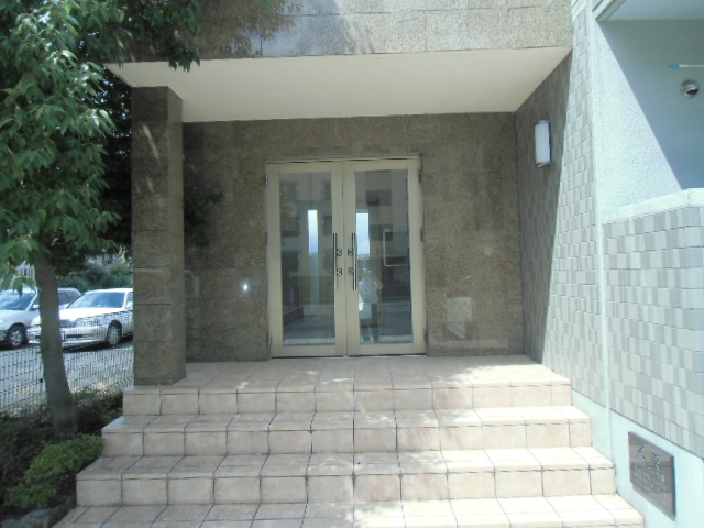 22/23 エントランス