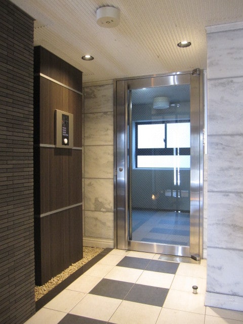 14/20 エントランス