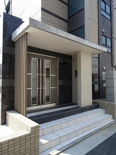 14/19 エントランス