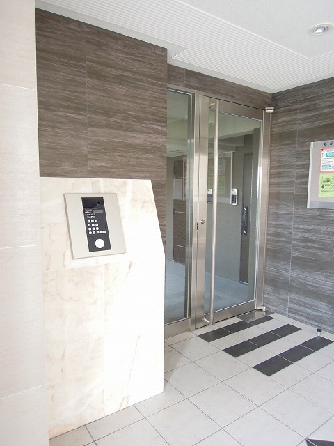 26/30 エントランス