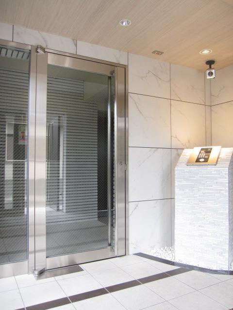 14/20 エントランス