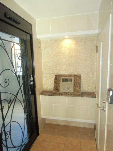 21/22 エントランス