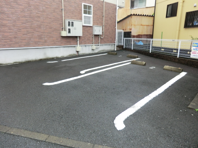 22/28 駐車場