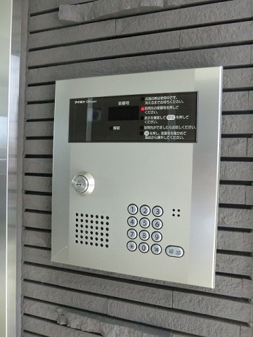 21/30 エントランス