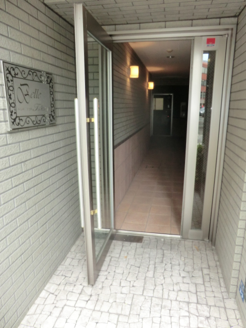 20/21 エントランス