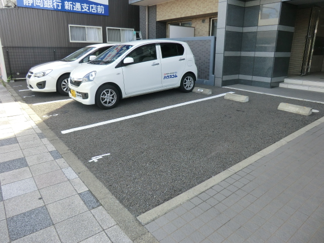 2/3 駐車場