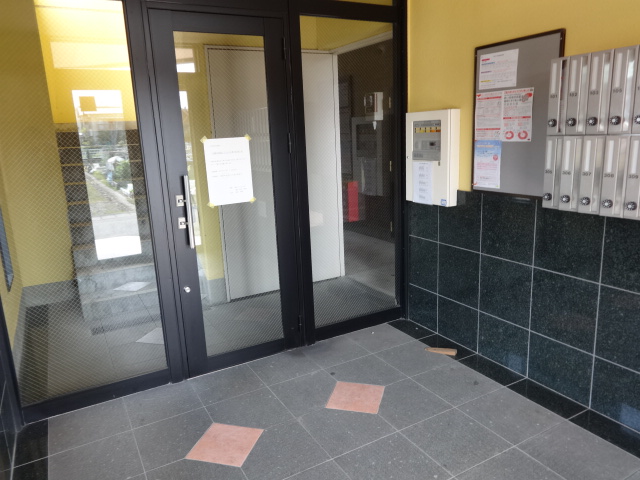 22/23 エントランス