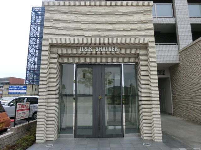 22/28 エントランス