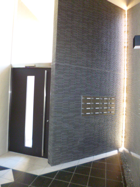 22/28 エントランス