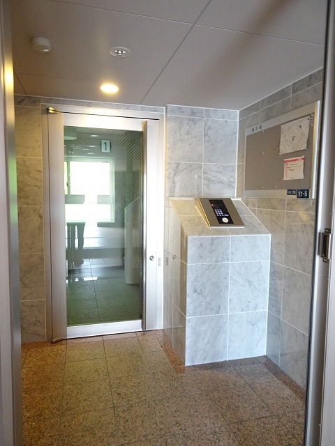 14/20 エントランス