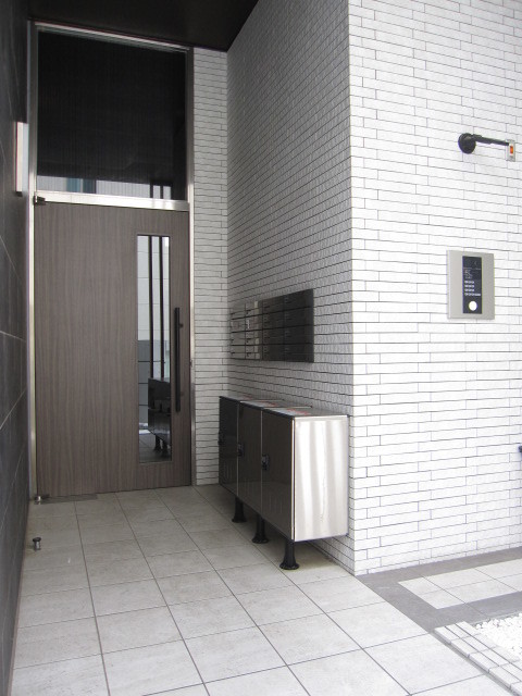 14/20 エントランス