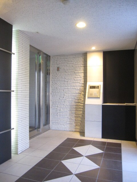 14/20 エントランス