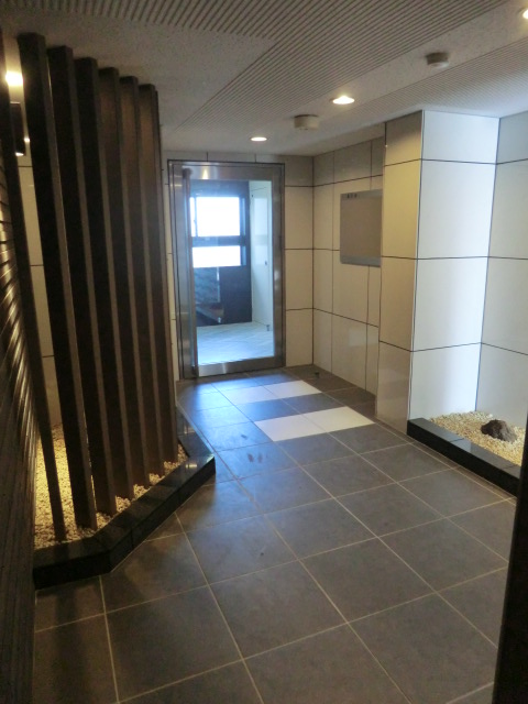 25/30 エントランス