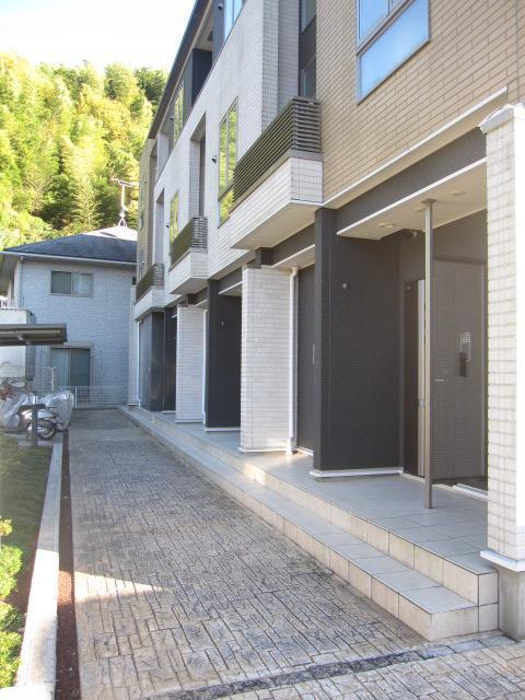 18/25 エントランス