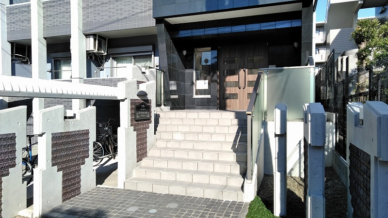 21/28 エントランス