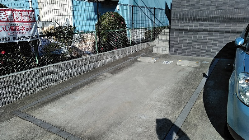 22/28 駐車場
