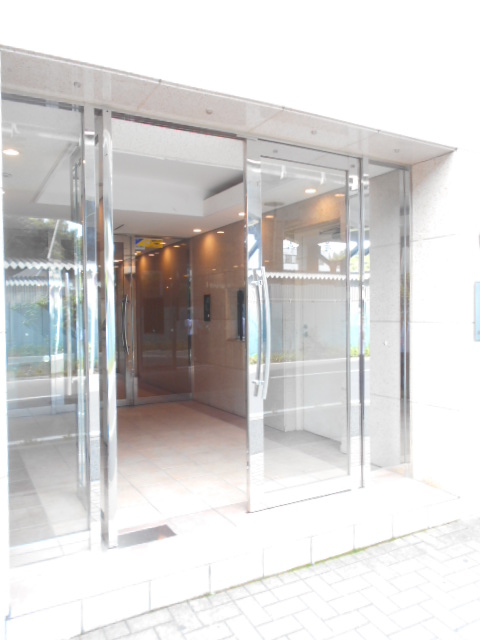 21/23 エントランス